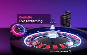 Pengguna mengakses pengaturan dan kontrol privasi dengan mudah melalui perangkat mobile